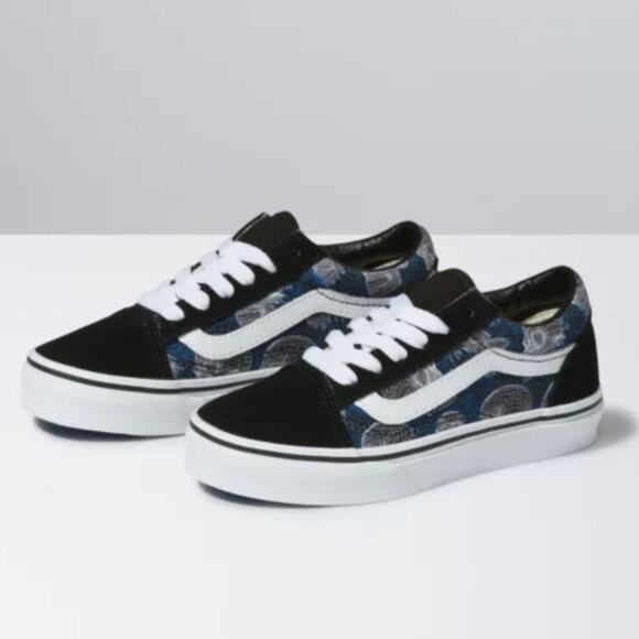 Vans Kids Old Skool Wireframe Skulls Skate Shoe Black/True White Size 2.5K NEW - Picture 1 of 12